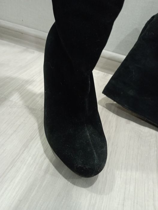 Замшеві сапожки на каблуку