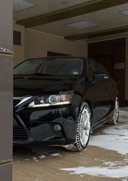 Оренда Lexus CT200H гібрид