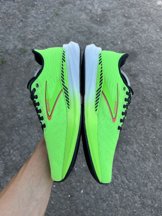 Оригінальні Кросівки Brooks