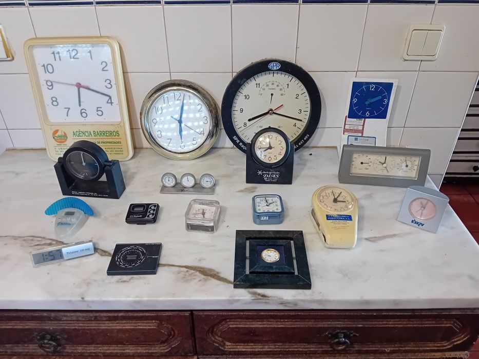Conjunto de Relógios Diversos