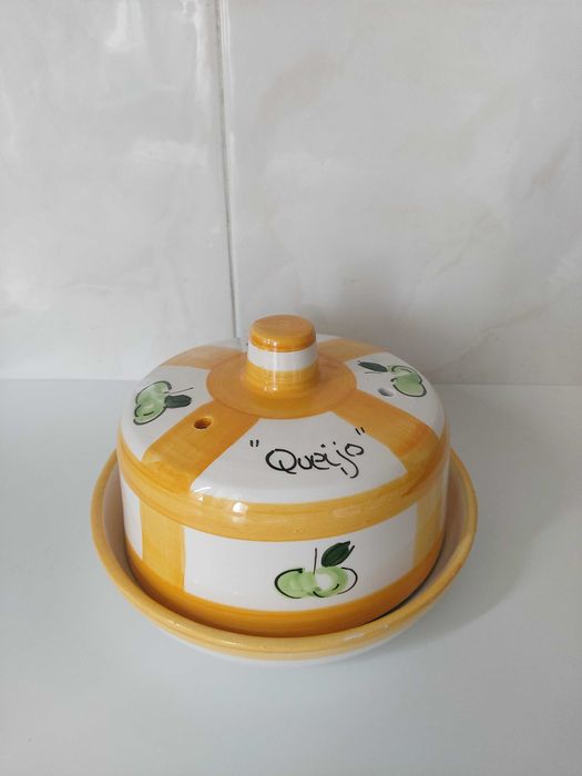 Queijeira em cerâmica