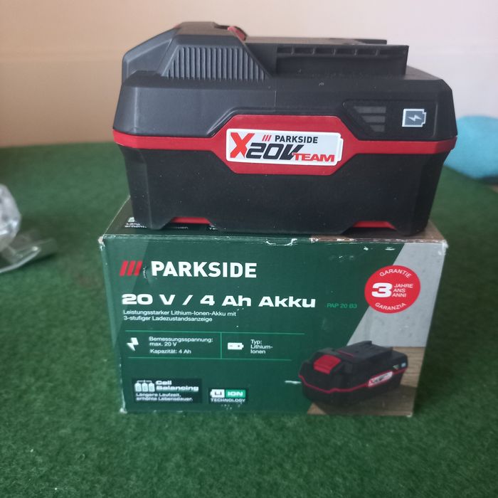 Акумулятори і зарядні пристрої Parkside 12V  20V