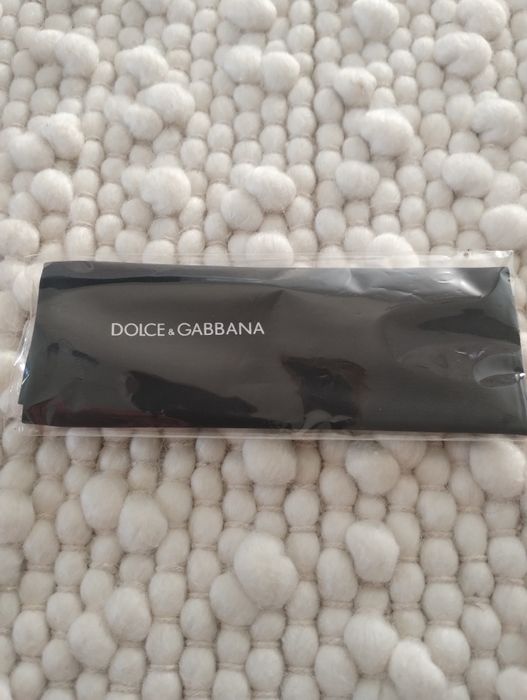 Etui czarne na okulary.