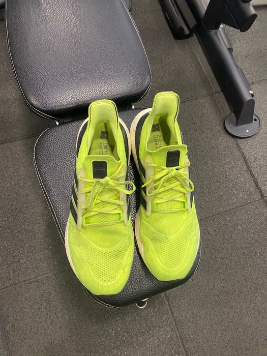 Adidas Ultraboost em bom estado