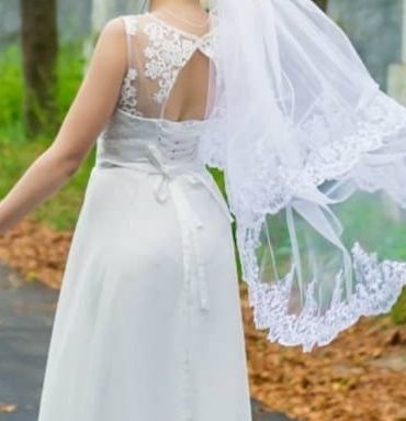 Ніжна весільна сукня