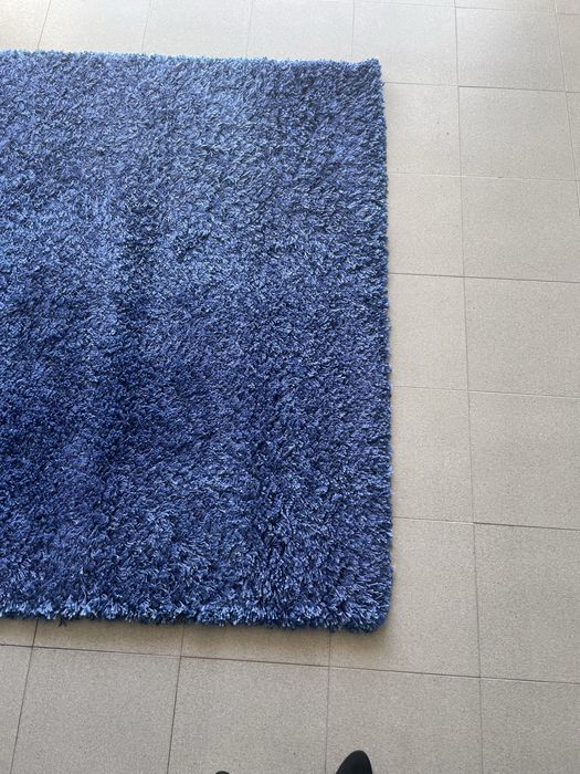 Tapete azul de pelo