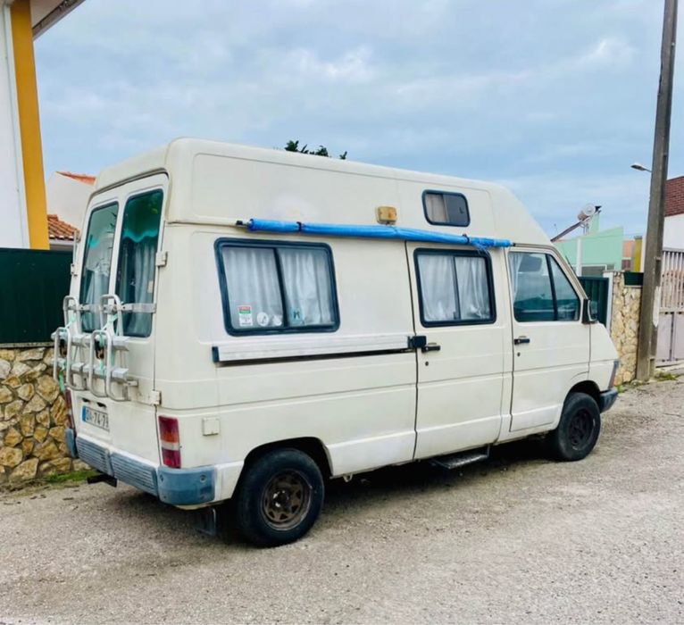 Renault Trafic legalizada como caravana 6 lugares sentados com conduto