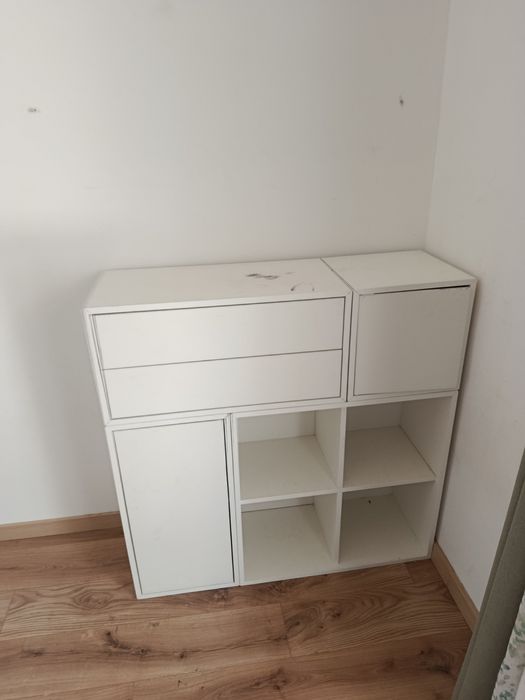 Móvel IKEA com gavetas