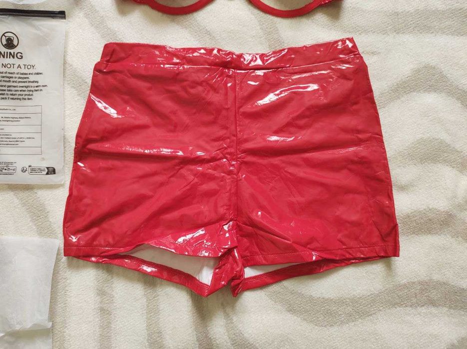 Еротичний комплект шкіряний Топ-Бюстгальтер+Шорти Лак Боди Кожа Санта