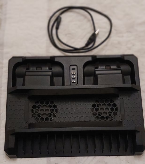 Xbox One X 1 TB + Cooler e Charger