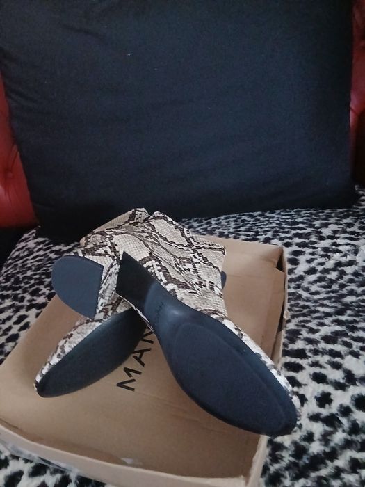 Botas em padrão serpente