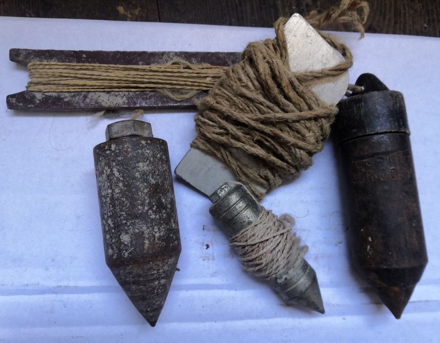 Набор строительных отвесов.