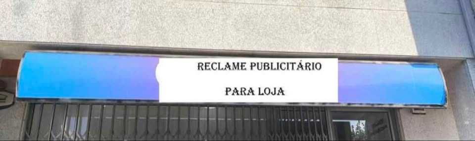 Reclame publicitário com lâmpadas.