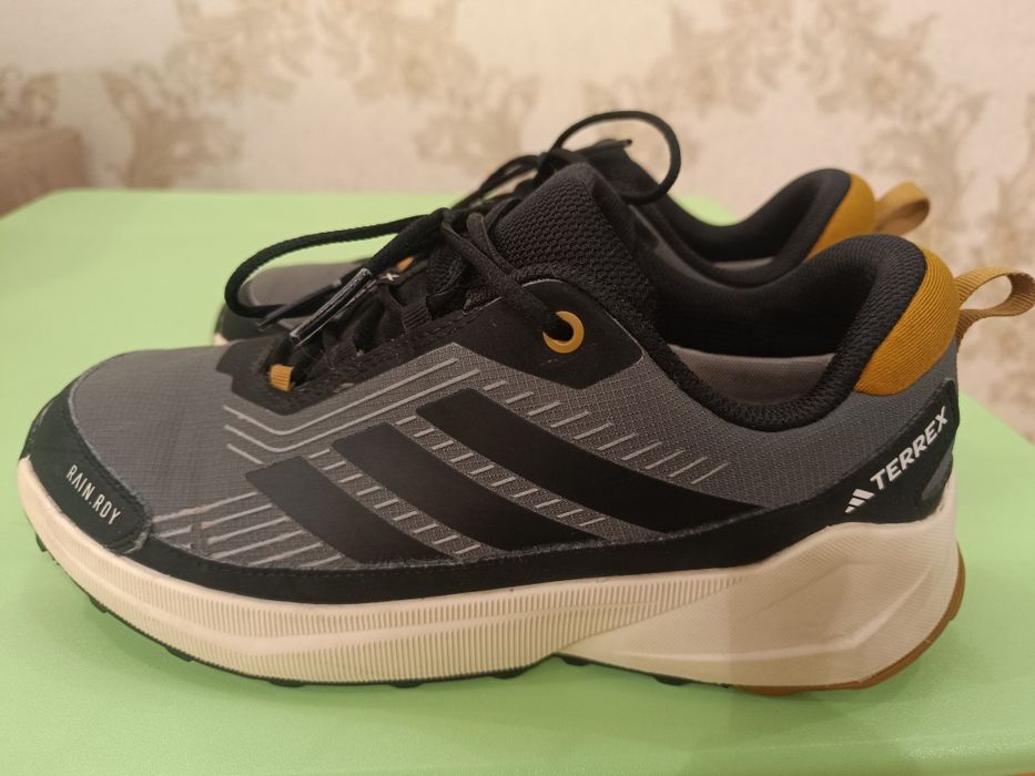 Дитячі кросівки Adidas Terrex 38 розмір