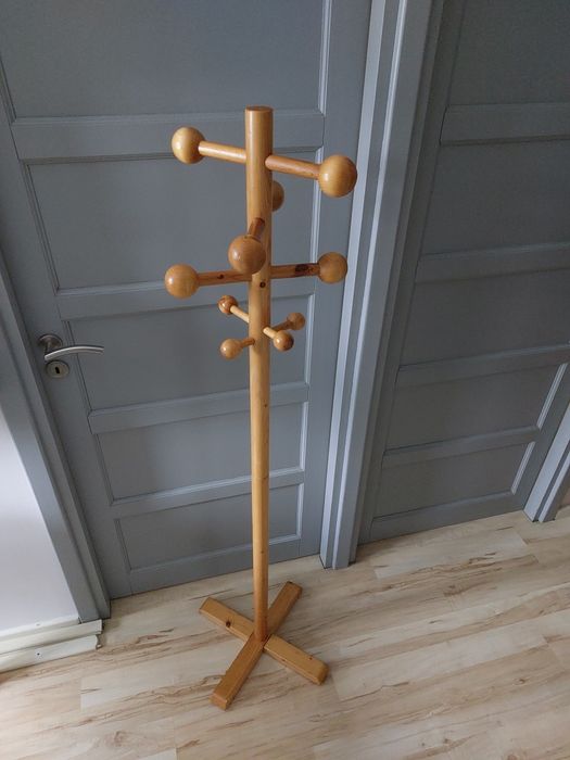 wieszak lata 70-te vintage drewniany stojący