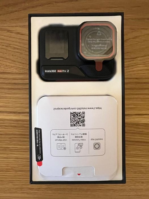 Insta360 Ace Pro 2 + аксесуари на фото
