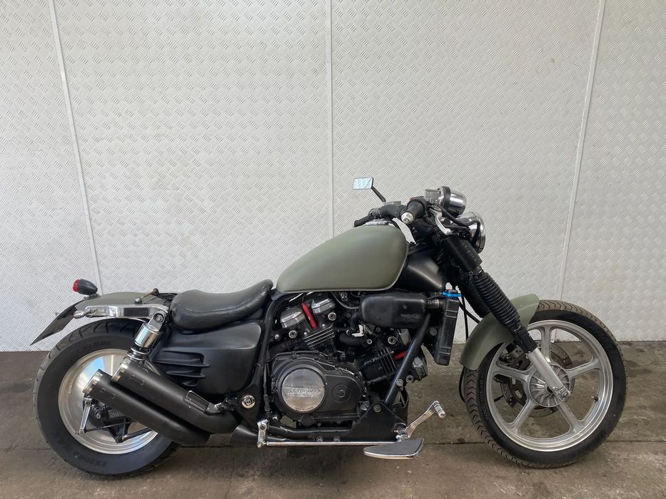 Honda VF Honda VF700C Magna 700 V4 | 1987 | Custom/Bobber
