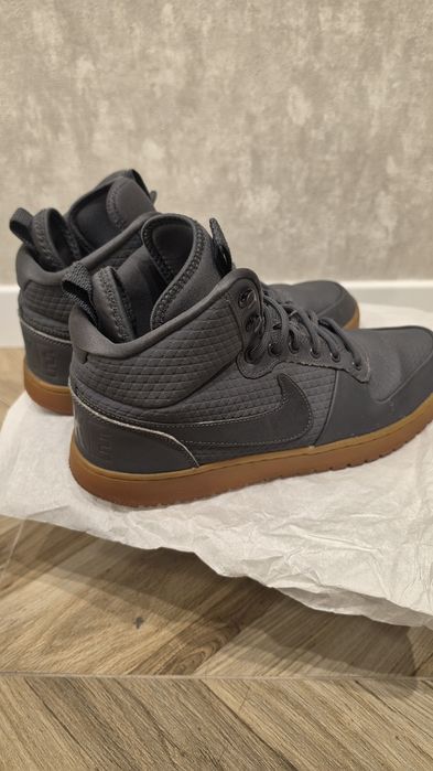 Nike Court Borough Mid Winter