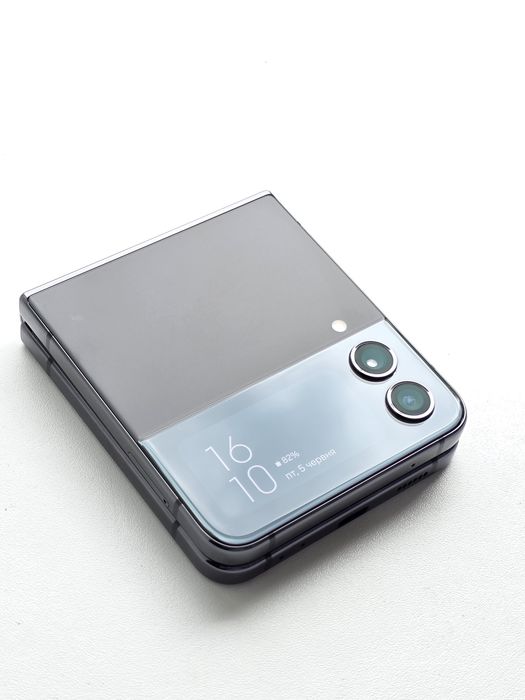 Samsung Galaxy z flip 4 ідеальний стан