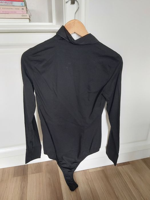 Czarna koszula body firmy Stradivarius