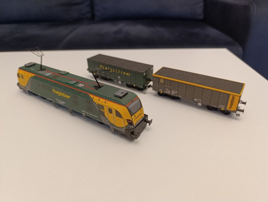 Model kartonowy Dragon 2  Freightliner  PKP Cargo, wagon ciężarowy  ko