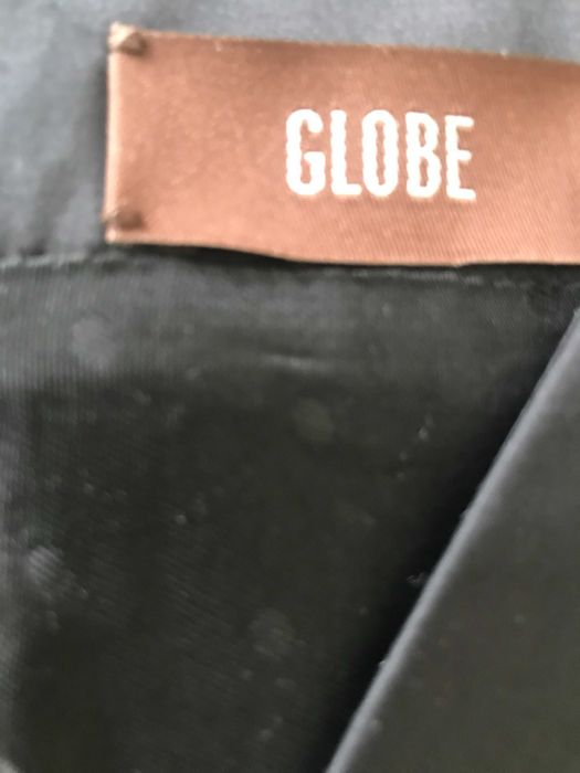 Vestido de cocktail preto, pouco acima do joelho, Red Globe