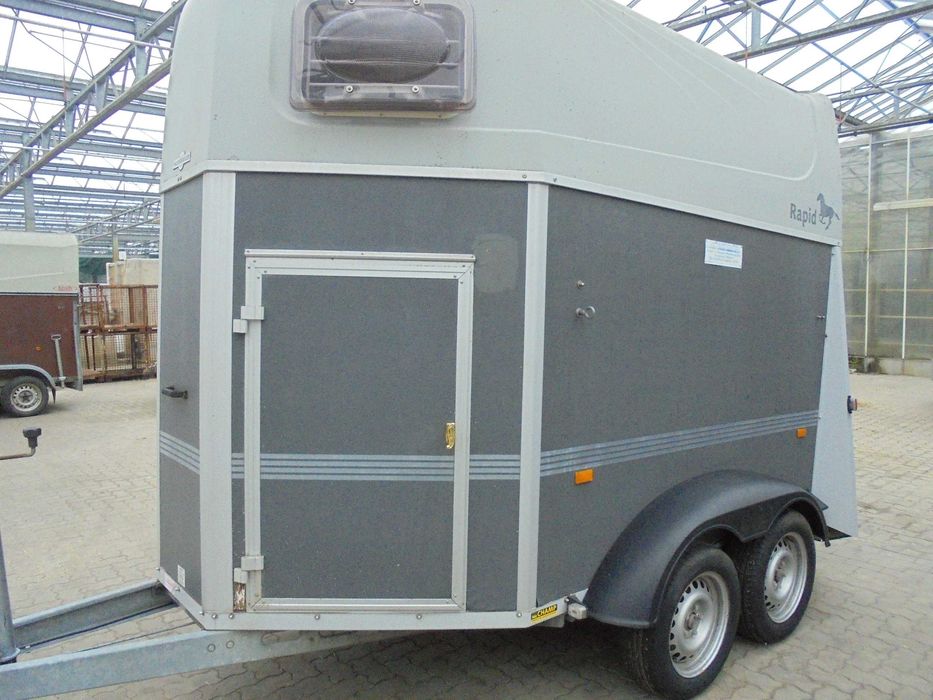 Witam sprzedam Humbau do przewozu koni lup bydta