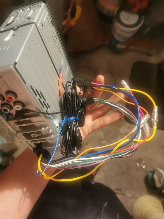 Radio samochodowe ALPINE UTE-201BT Bluetooth