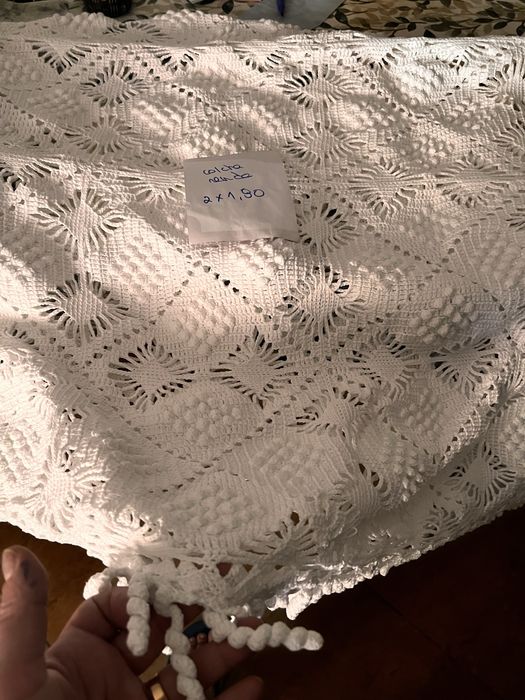 Vendo várias peças em linho e renda bordadas
