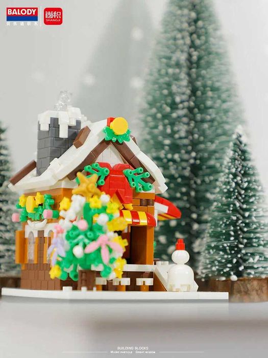 Конструктор новогодний домик магазин-кафе на 661 дет. с коробкой