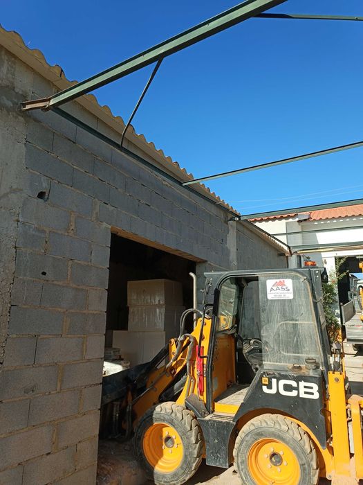 Serviço de máquina giratória e bobcat