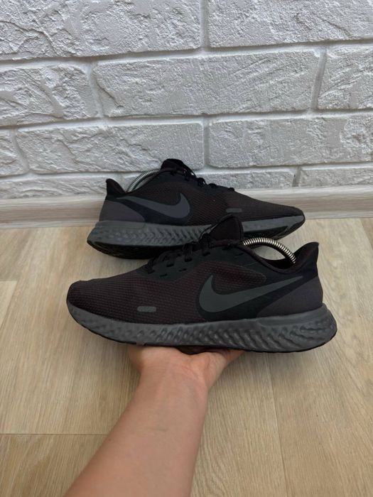 Кросівки Nike Revolution 5