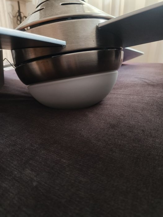 Ventoinha de Teto com luz e Alexa/Google cor Navy Níquel 110cm c/ Wi-Fi (Como Nova / Excelente Estado)