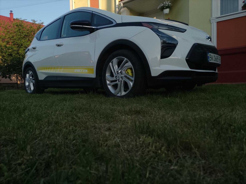 Продам Chevrolet Bolt EV 1LT