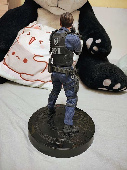 Resident Evil 2 Edycja Kolekcjonerska PS4 z figurką Leon S. Kennedy