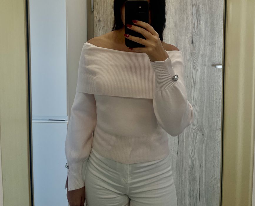 Sweter z odkrytymi ramionami Mohito