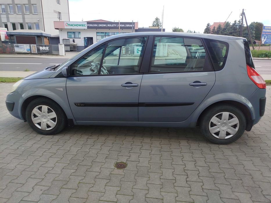 Renault Scenic II 2004 r. 1.6 16 V benz. 180.000 km
