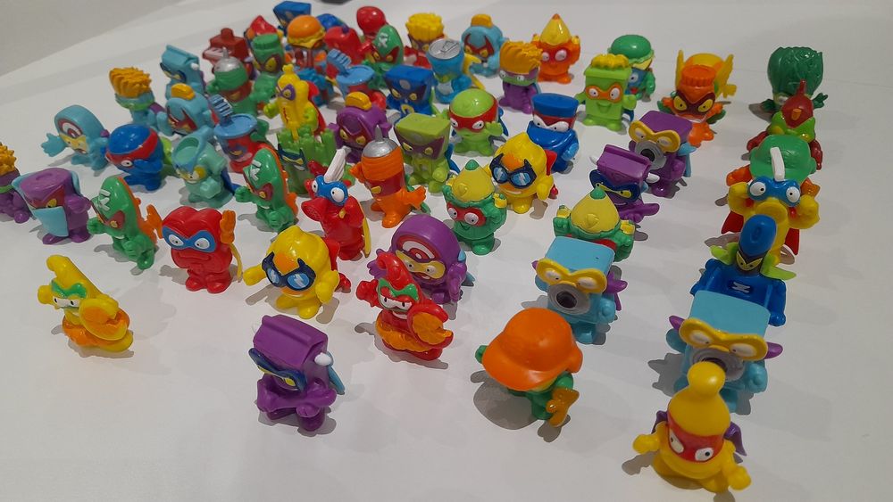 Coleção de +70 zomblings
