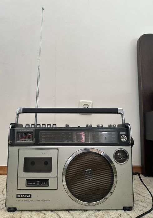 Продам магнитофон Sanyo M2580K