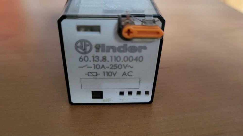 FINDER  110V (230v)10A