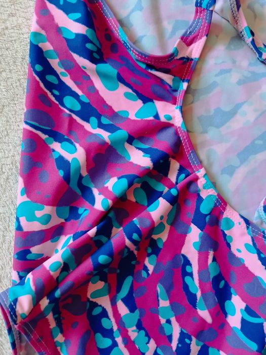 Дешево! Купальник.Суцільний. Фірмовий купальник. С. Новий. 170 см