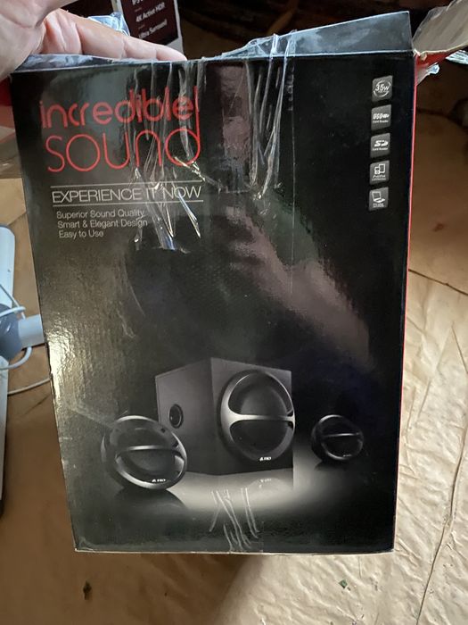 продаеться музикальна колонка , нова , має вихід на флешку