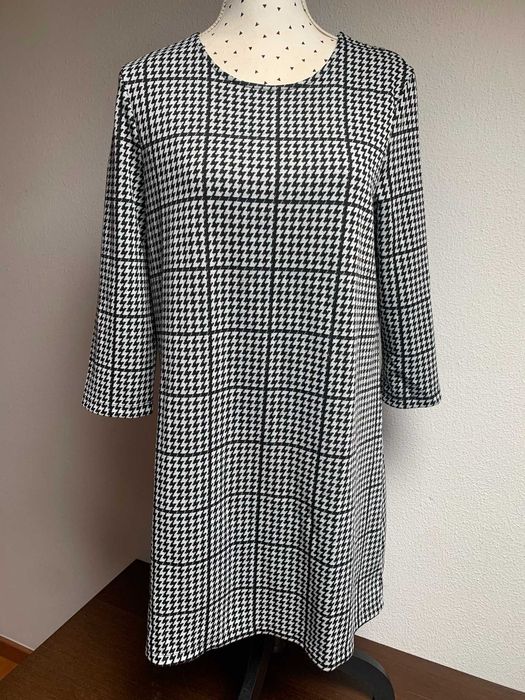 Vários vestidos casuais