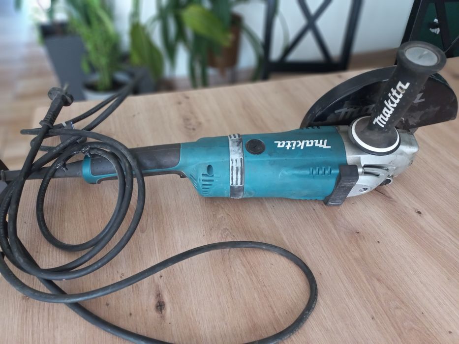 Szlifierka kątowa makita GA9040S