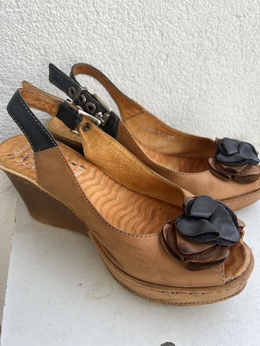 Buty ze skóry r. 36 na koturnie malo uzywane