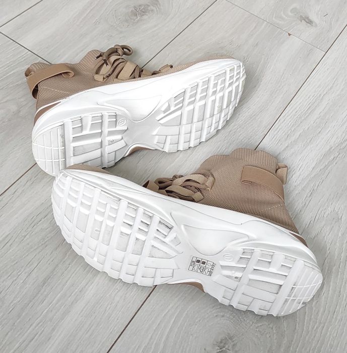 Beżowe elastyczne sneakersy r 39/40