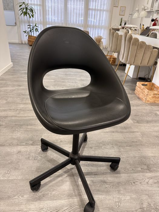 Cadeira preta giratoria IKEA
