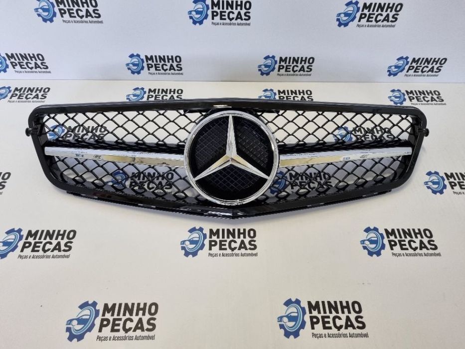 Grelha Frontal Mercedes C W204 (C63) (Aro Preto)