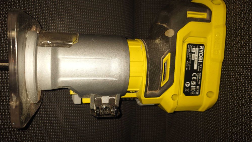 Fresadora Ryobi (RTR18) de 18volts