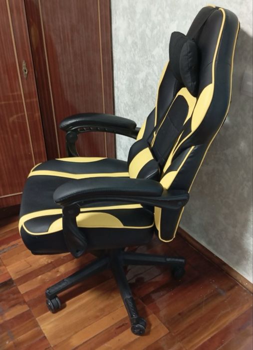 Геймерське офісне компʼютерне крісло Parker з підставкою для ніг